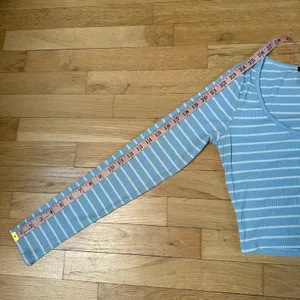 Forever 21 long sleeve crop top thumbnail 6
