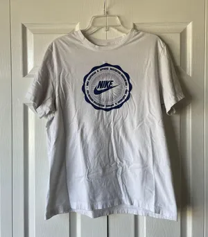 Nike Graphic Tee thumbnail 1