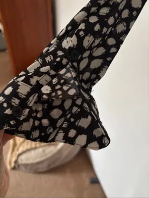Banana Republic Black White Abstract Print Blouse XS thumbnail 4