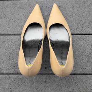 Vince Camuto Marc Fisher Light Yellow Pumps | Marc Fisher Pointed Toe Heels thumbnail 6