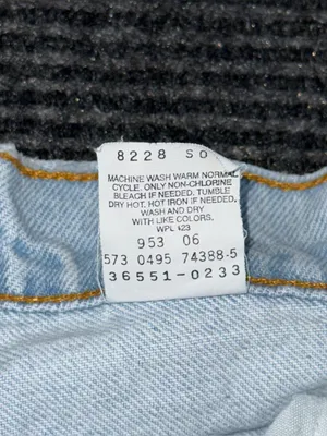 Vintage 90s Levi’s 551 Relaxed Fit Denim Mid Thigh Shorts Sz 6 / 26 USA Made EUC thumbnail 5