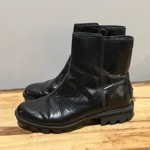 SOREL - Black‎ Phoenix Zip Patent Leather Boot Size 8.5 B18B thumbnail 9