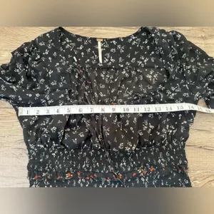 Free People Flowy Boho Floral‎ Smocked Milkmaid Lightweight Blousesize M thumbnail 4