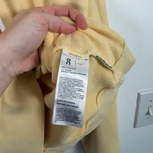 On Running Club Hoodie Cotton Sweatshirt Butter Yellow Pullover Gym Womens Small thumbnail 5