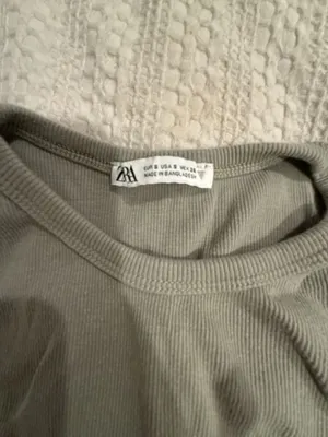 Zara Women's Olive Green Ribbed Sleeveless Cropped Tank Top thumbnail 2