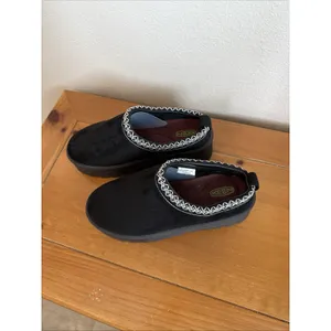 KEEN Women's Black Suede Platform Mule Clogs Slip-On Embroidered Trim Sz 8.5 thumbnail 2