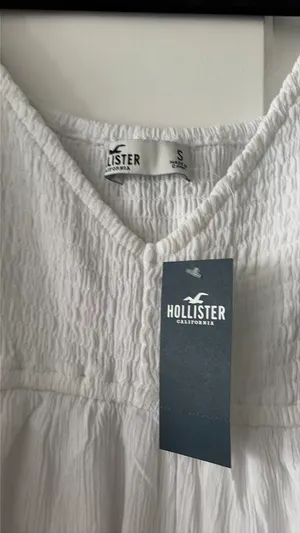 Hollister white slightly cropped top S thumbnail 2