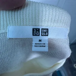 Uniqlo Crew Neck Wool Off White Sweater Size Medium EUC thumbnail 6