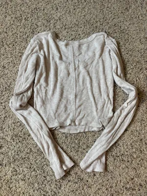 universal threads long sleeve cropped thumbnail 3