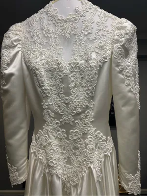 Vintage Ivory Lace Satin Long Sleeve Wedding Dress thumbnail 4