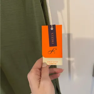 ❤️Freely Olive Green V thumbnail 5