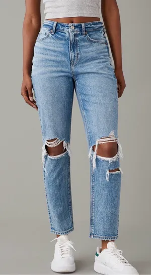 American Eagle Ripped Mom Jean Distressed Size 2 Short thumbnail 1