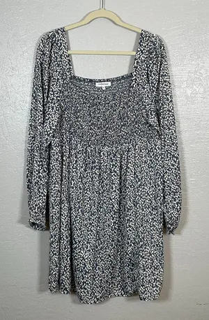 Motherhood Maternity Women XL Blue White Smocked Babydoll Top Long Sleeve thumbnail 1