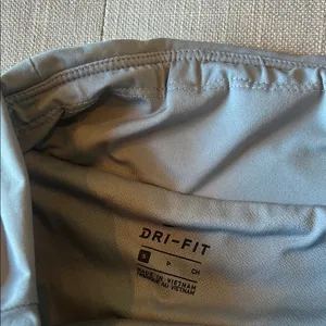Nike Dri-Fit Light Gray Athletic Shorts Size Small thumbnail 3