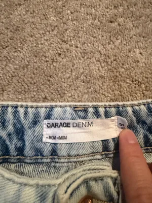 Garage Mom Denim Distressed Shorts – Size 1 / 25 thumbnail 4