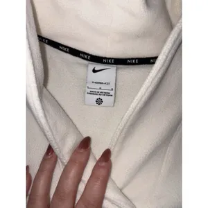 Nike Therma-FIT One Women's Oversized Long-Sleeve Fleece FB5642-110 Sz‎ L thumbnail 3