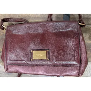 Tignanello Burgundy Pebbled Leather Crossbody Bag Gold Hardware Adjustable Strap thumbnail 5