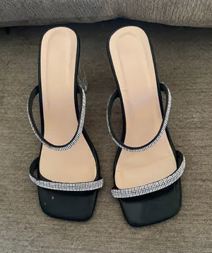 Diamond Stud women's heel with a glassy heel thumbnail 1