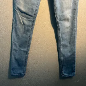 Levi's Y2K Vintage Blue Skinny Jeans with Slim Fit Straight leg SZ 26/30 Denim thumbnail 3