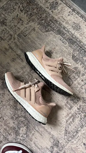 Adidas Ultraboost 4.0 sneakers in the "Ash Pearl" thumbnail 2