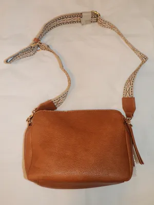 Sugu Andrea triple compartment shoulder bag with detachable strap thumbnail 1
