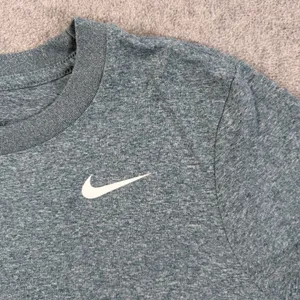 Nike Womens Large The Nike Tee Dri-FIT Activewear Short Sleeve T-Shirt AQ3210 thumbnail 5