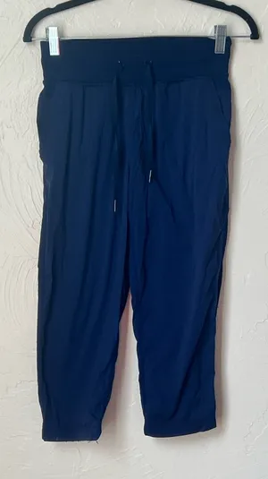 Lululemon navy dance studio crops size 2 thumbnail 1