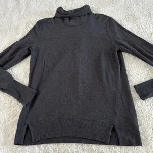 Alo Womens Turtleneck Sweatshirt Grey Sz S Yoga Athleisure Luxe Preppy Workout thumbnail 2