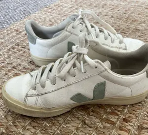VEJA Sneakers women size 8 thumbnail 1