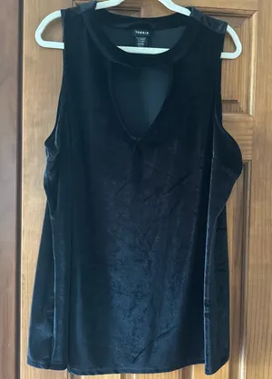 Torrid V Neck Keyhole Tank Top Women’s Size 2 Black Velvet Office Dressy Elegant thumbnail 1