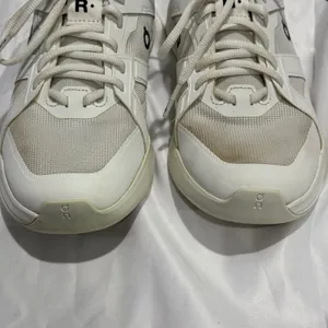 ON On Clouds The Roger Clubhouse Pro Sneakers, White Ice, Size 9 Womens thumbnail 3