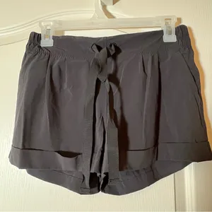 Ladies Lululemon Black Shorts W/Pockets And Drawstring Tie/elastic Waist -Size 6 thumbnail 1