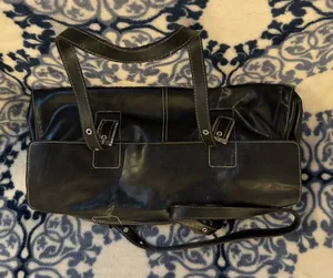 Kenneth Cole Reaction Black Leather Purse thumbnail 1