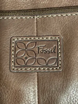 Fossil Brown Leather Crossbody Purse Bag Adj Strap Organizer Zip Closure thumbnail 2