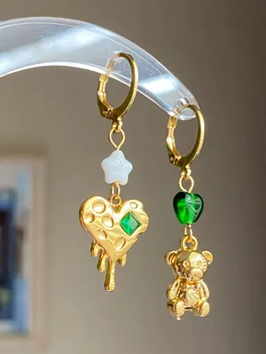 fully gold tone stainless steel whimsy fairy retro style teddy bear & heart dangle earrings💚🧸🌟 thumbnail 4