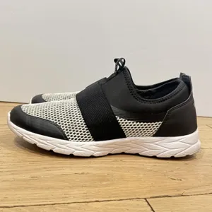 Vionic Camrie Slip-On Mesh Athletic Sneakers Shoes Black &‎ White Women's 8.5 US thumbnail 5