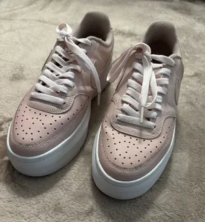 Nike Sneakers Women’s Size 9 Pink Low-Top Sneakers thumbnail 1