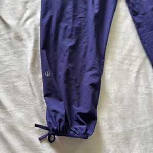 Lululemon Om Pants Purple High Rise Yoga‎ Joggers Adjustable Hem Size 6 thumbnail 7
