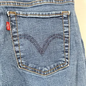 Levi's Women's 512 Perfectly‎ Slimming Straight Leg Jeans Medium Wash Size 10 S thumbnail 14