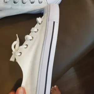 White sneakers size 7 new never worn thumbnail 3
