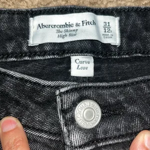 Abercrombie & Fitch Curve Love Skinny High Rise Seam Raw Split Hem Black 31‎ 12R thumbnail 12