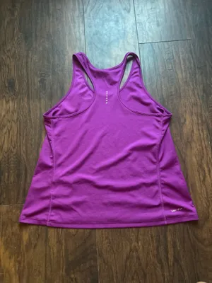 Nike purple tank top in a L #activewear #fitness thumbnail 4