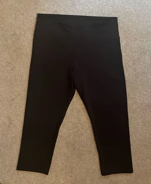 Old Navy Active Women’s Elevate Go-Dry Black High-rise Cropped Leggings thumbnail 1
