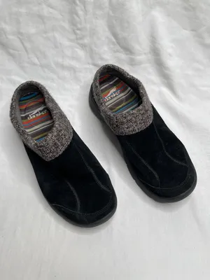 Dansko Eartha Black Suede Slip-On Shoes Size 39 sweater trim thumbnail 2