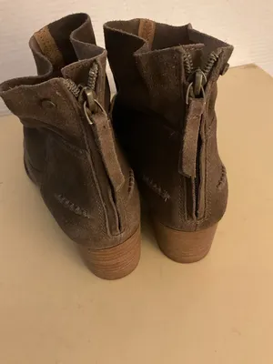 UGG Taupe Chelsea Suede Ankle Booties with Stacked Heel US 9.5 thumbnail 5