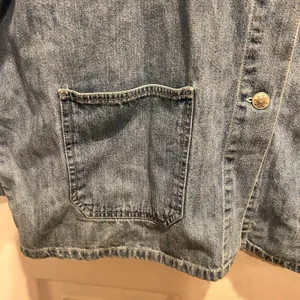 VTG Maurices Womens Large‎ Denim Chore Jacket Blue Cotton Button Front Shacket thumbnail 4