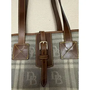Vintage Dooney & Bourke Brown Tan Plaid Leather Trim Womens Purse Tote Bag thumbnail 3