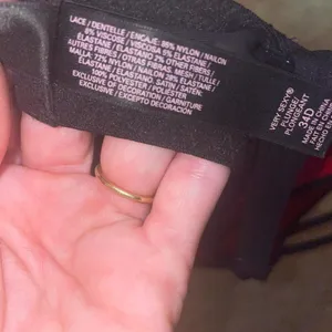 Victoria secret very sexy plunge bra thumbnail 4