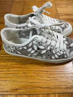 Tory Burch Greyish Beige White Rhea Floral Lace Lace Up Casual Sneakers thumbnail 2