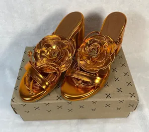 Lovella Metallic Gold Flower Thong Sandals Heels Party Wedding‎ Shoes Size 8/38 thumbnail 1